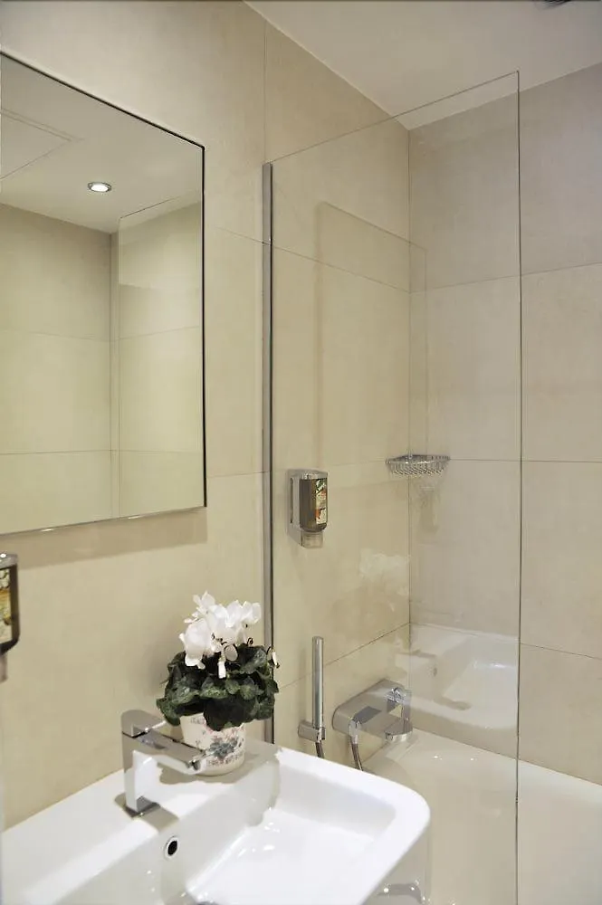 מלון פריז Waldorf Montparnasse 3*,  צרפת